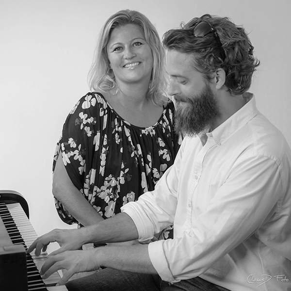 Fællessangsgudstjeneste – Præsten, pianisten og popsangerinden